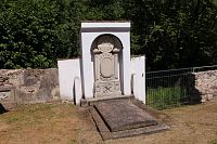 Obnovený hrob