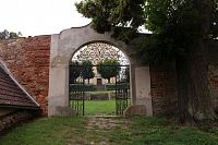 Severní brána kláštera