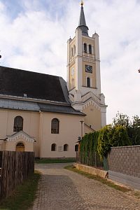 Věž a severní strana kostela