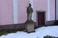Socha sv. Jana z Nepomuku před kostelem sv. Felixe