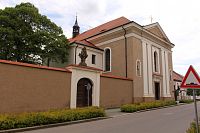 Golčův Jeníkov, loretánská kaple a děkanský kostel.