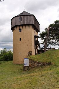 Hradní věž