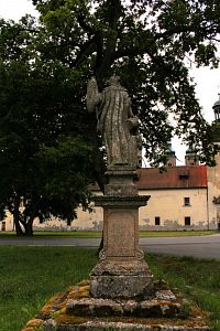 Zadní strana sochy sv. Floriána