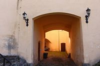 Vstup do tvrze z dolního nádvoří