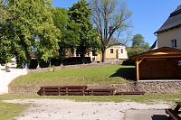 Záběr z nádvoří