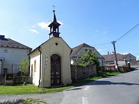 Průčelí kaple