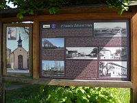 Turistický panel nedaleko kaple