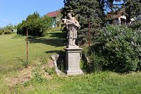 Vrčeň, socha sv. Jana z Nepomuku.
