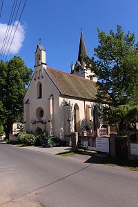 Západní průčelí kostela