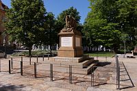 Celkový pohled na pomník