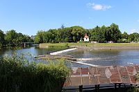 Pohled od elektrárny na řeku