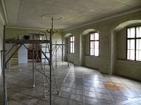 Opravovaný zámecký sál