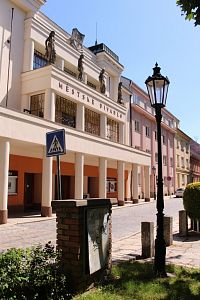 Pohled na divadlo z parku