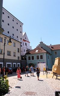 Pod sladovnou na břehu řeky Otavy