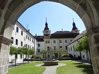 Pohled z chodby muzea na radnici