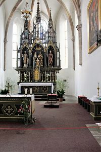 Oltář v boční lodi