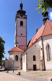 Pohled na věž od východu