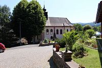 Pohled na kostel od hotelu