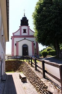 Severní průčelí kostela