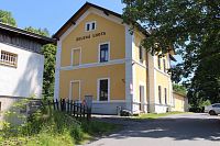 Železniční stanice v Zelené Lhotě.