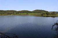 Velká Strana, v pozadí hora Zbyná