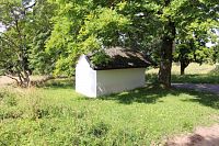 Pohled na kapli z cesty se zelenou značkou