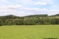 Pohled z aleje do údolí Ostružné