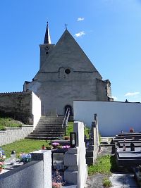 Západní průčelí kostela