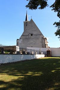 Západní průčelí kostela