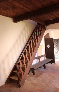 Schodiště v ambitu