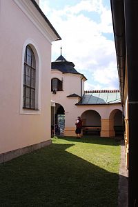 Západní strana kaple