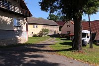 Horní strana návsi