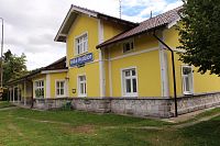 Průčelí nádražní budovy