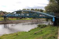 Pohled na lávku z levého břehu