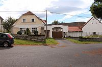 Statek v jižní části návsi