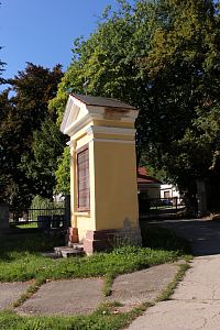 Pohled na kapli ze strany