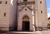 Vchod do kostela