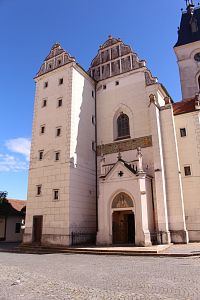 Západní průčelí kostela