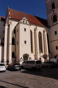 Jižní strana kostela