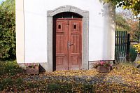 Vchod do kaple