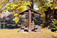 Přístřešek pod lípou