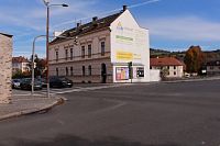 Jediný dům nad řekou