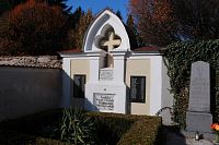 Hrobka kapucínů, pohled ze hřbitova