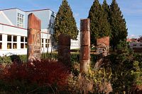 Pohled z cesty ke škole