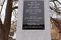 Deska na pomníku