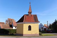 Návesní kaple v Nahošíně.