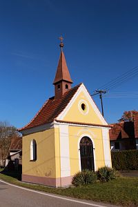 Pohled na kapli za silnice