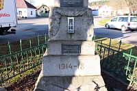 Dolní část pomníku