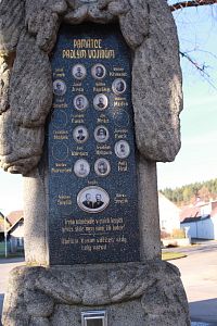 Deska se jmény padlých