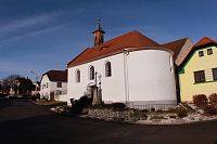 Jižní a východní strana kaple